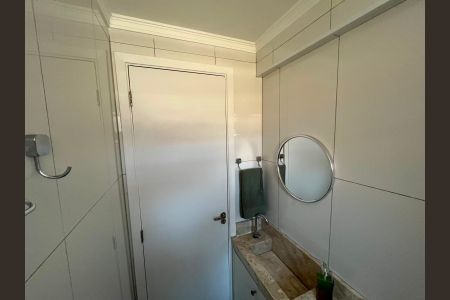 Banheiro de apartamento para alugar com 2 quartos, 50m² em Jardim Elizabete, Embu das Artes