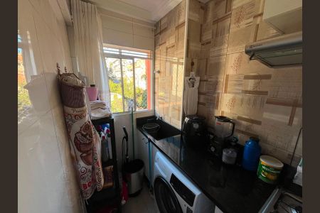 Área de serviço de apartamento para alugar com 2 quartos, 50m² em Jardim Elizabete, Embu das Artes