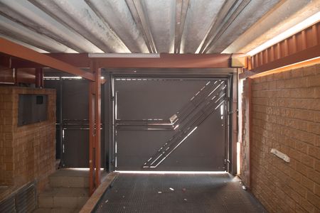 Garagem de casa à venda com 2 quartos, 130m² em Parque Vitoria, São Paulo