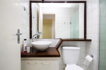 Banheiro de apartamento para alugar com 2 quartos, 55m² em Jardim Santa Izabel, Cotia