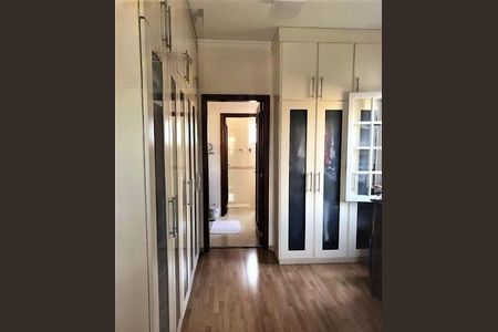 Casa à venda com 329m², 4 quartos e 4 vagas