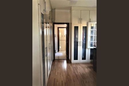 Casa à venda com 329m², 4 quartos e 4 vagas