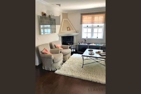 Casa à venda com 329m², 4 quartos e 4 vagas