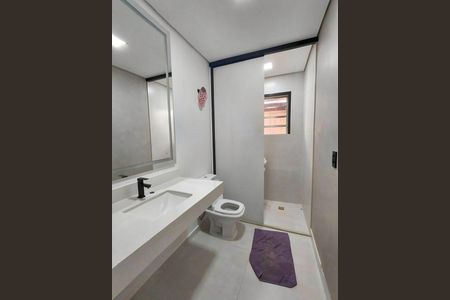 Banheiro de casa à venda com 2 quartos, 161m² em Parque Assuncao, Taboão da Serra