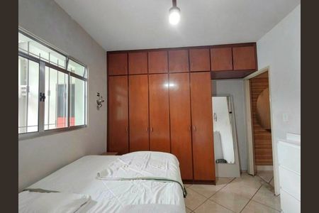 Quarto de casa à venda com 2 quartos, 161m² em Parque Assuncao, Taboão da Serra