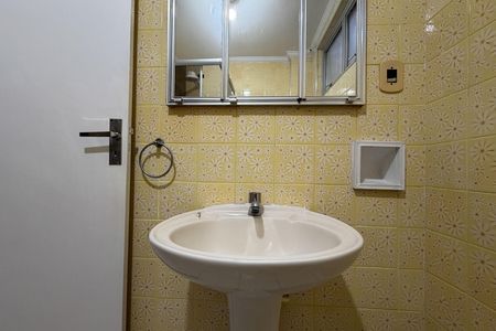 Banheiro de apartamento para alugar com 1 quarto, 59m² em Aparecida, Santos