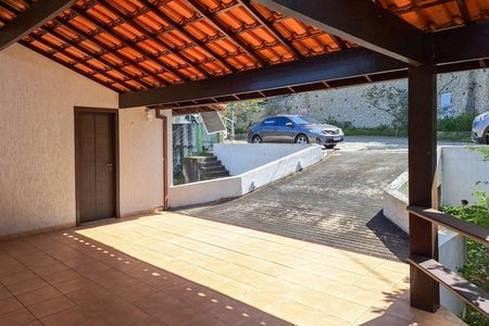 Garagem de casa de condomínio à venda com 3 quartos, 546m² em Pendotiba, Niterói