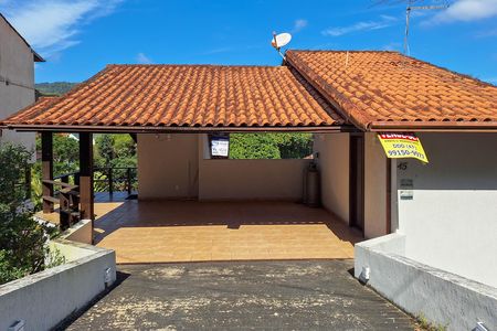 Fachada de casa de condomínio à venda com 3 quartos, 546m² em Pendotiba, Niterói