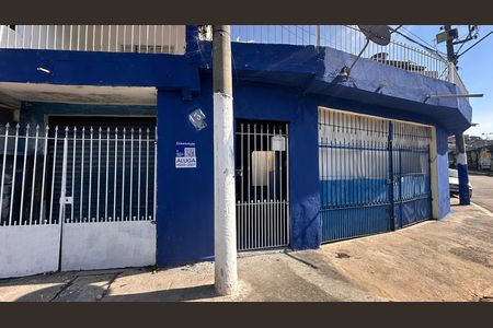 Fachada de casa para alugar com 2 quartos, 100m² em Jardim Neide, São Paulo