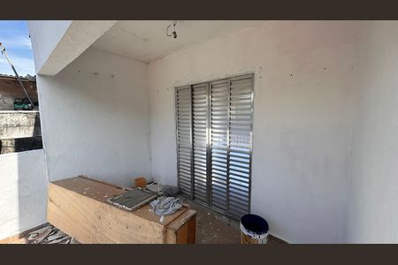 Área externa de casa para alugar com 2 quartos, 100m² em Jardim Neide, São Paulo