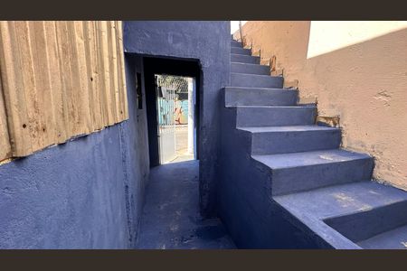 Área externa de casa para alugar com 2 quartos, 100m² em Jardim Neide, São Paulo