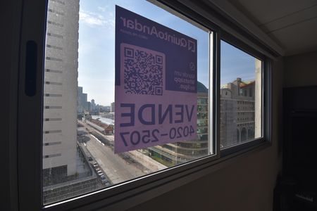 Placa de apartamento à venda com 1 quarto, 43m² em Rebouças, Curitiba