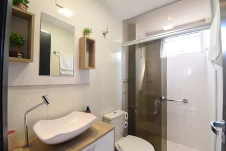 Banheiro de apartamento à venda com 1 quarto, 43m² em Rebouças, Curitiba