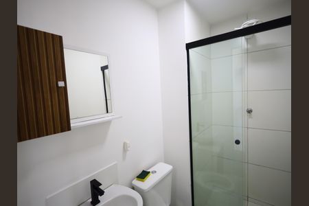 Banheiro de kitnet/studio para alugar com 1 quarto, 24m² em Bonfim, Osasco
