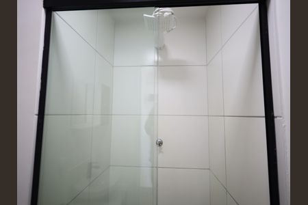Banheiro de kitnet/studio para alugar com 1 quarto, 24m² em Bonfim, Osasco