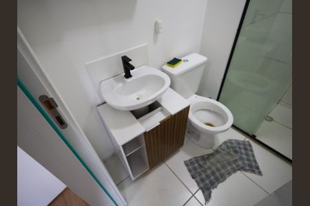 Banheiro de kitnet/studio para alugar com 1 quarto, 24m² em Bonfim, Osasco