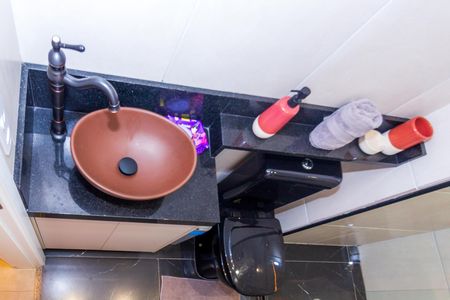 Banheiro de apartamento à venda com 2 quartos, 90m² em Jardim Santo Antoninho, São Paulo