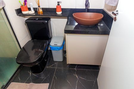 Apartamento à venda com 90m², 2 quartos e 1 vaga Apartamento à venda com 90m², 2 quartos e 1 vagaBanheiro da Suíte