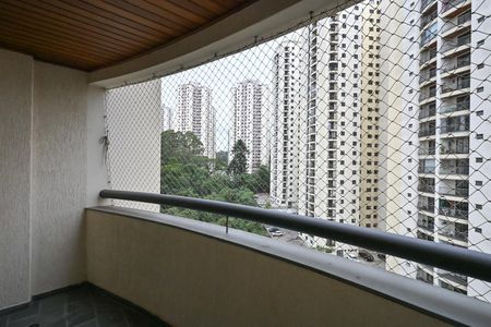 Apartamento para alugar com 117m², 3 quartos e 1 vagaVaranda