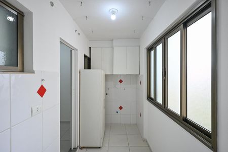 Apartamento para alugar com 117m², 3 quartos e 1 vagaÁrea de Serviço