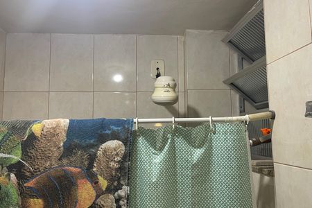Banheiro de apartamento para alugar com 1 quarto, 45m² em Centro, Duque de Caxias