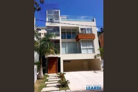 Casa de condomínio à venda com 600m², 3 quartos e 4 vagas