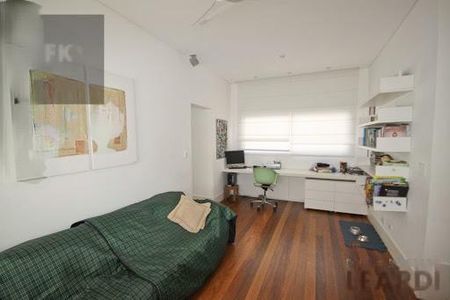 Casa de condomínio à venda com 600m², 3 quartos e 4 vagas