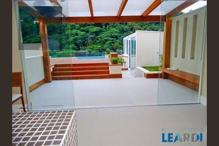 Casa de condomínio à venda com 600m², 3 quartos e 4 vagas