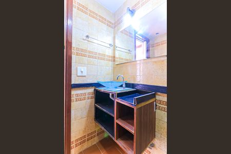 Banheiro de apartamento para alugar com 2 quartos, 60m² em Todos Os Santos, Rio de Janeiro