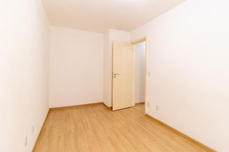 Quarto 2 de apartamento para alugar com 2 quartos, 58m² em Xaxim, Curitiba