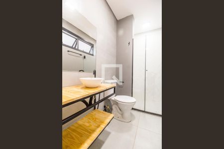 Banheiro de kitnet/studio para alugar com 1 quarto, 35m² em Ana Cristina II, Barueri