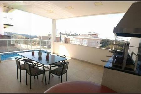 Casa à venda com 5 quartos, 245m² em Suru, Barueri
