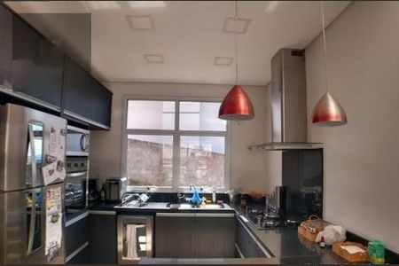 Casa à venda com 5 quartos, 245m² em Suru, Barueri
