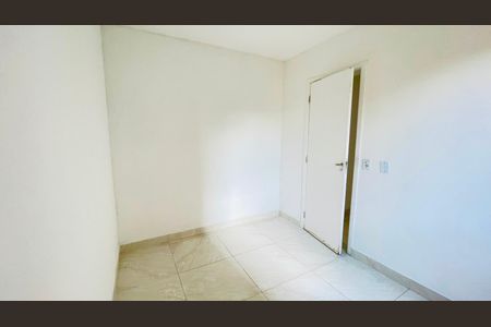 Quarto de apartamento para alugar com 2 quartos, 50m² em Jardim Isis, Cotia
