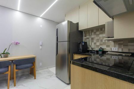 Cozinha de apartamento para alugar com 2 quartos, 40m² em Vila Guilhermina, São Paulo