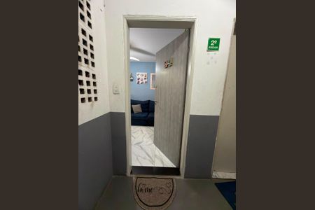 Porta de entrada de apartamento para alugar com 2 quartos, 56m² em Vila America, Carapicuíba