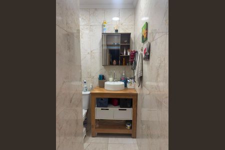 Banheiro de apartamento para alugar com 2 quartos, 56m² em Vila America, Carapicuíba