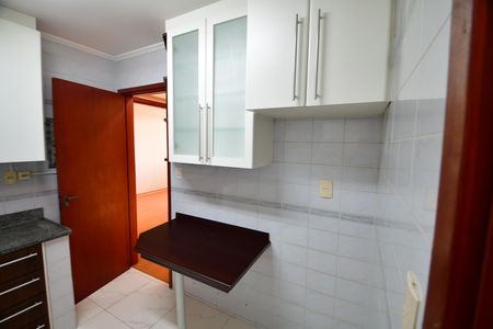 Cozinha de apartamento para alugar com 2 quartos, 80m² em Cambuí, Campinas