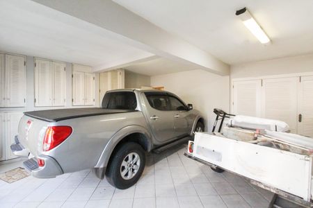 Garagem de casa à venda com 5 quartos, 250m² em Marechal Rondon, Canoas