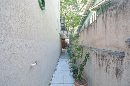 Corredor de casa para alugar com 3 quartos, 139m² em Vila Campo Grande, São Paulo