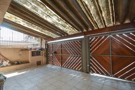 Garagem de casa para alugar com 3 quartos, 139m² em Vila Campo Grande, São Paulo
