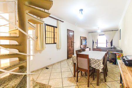 Casa à venda com 300m², 3 quartos e 3 vagas Casa à venda com 300m², 3 quartos e 3 vagasSala