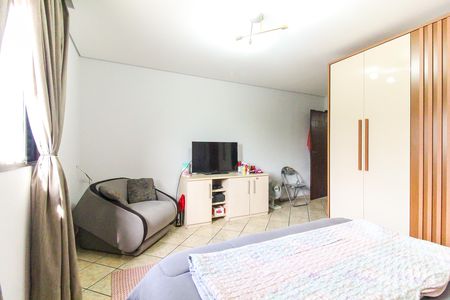 Casa à venda com 300m², 3 quartos e 3 vagas Casa à venda com 300m², 3 quartos e 3 vagasSuíte