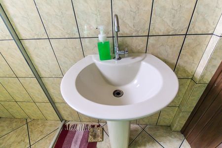 Banheiro social de casa à venda com 3 quartos, 300m² em Parque Santa Rita, São Paulo