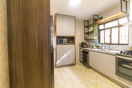 Casa à venda com 300m², 3 quartos e 3 vagas Casa à venda com 300m², 3 quartos e 3 vagasCozinha