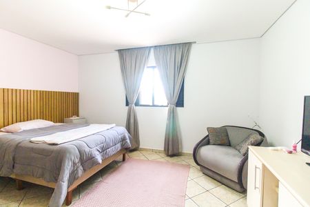Casa à venda com 300m², 3 quartos e 3 vagas Casa à venda com 300m², 3 quartos e 3 vagasSuíte