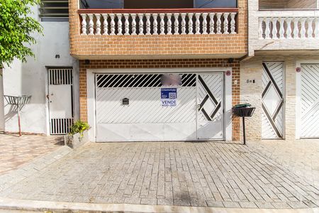 Casa à venda com 300m², 3 quartos e 3 vagas Casa à venda com 300m², 3 quartos e 3 vagasFachada