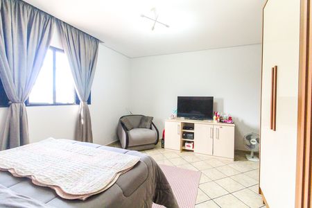 Casa à venda com 300m², 3 quartos e 3 vagas Casa à venda com 300m², 3 quartos e 3 vagasSuíte