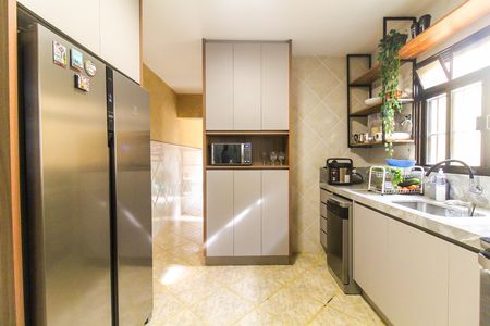 Casa à venda com 300m², 3 quartos e 3 vagas Casa à venda com 300m², 3 quartos e 3 vagasCozinha
