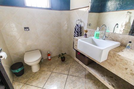 Casa à venda com 300m², 3 quartos e 3 vagas Casa à venda com 300m², 3 quartos e 3 vagasLavabo